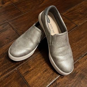 Dr. Scholl’s memory foam slip on